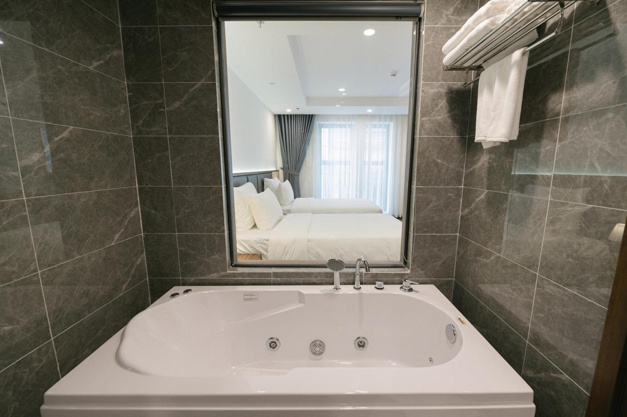 Love St - Hanoi Hotel Luaran gambar